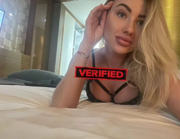 Laura tits Prostitute Jaguaruna
