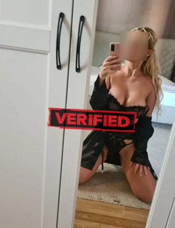 Adrienne fucker Prostitute Oak Bay